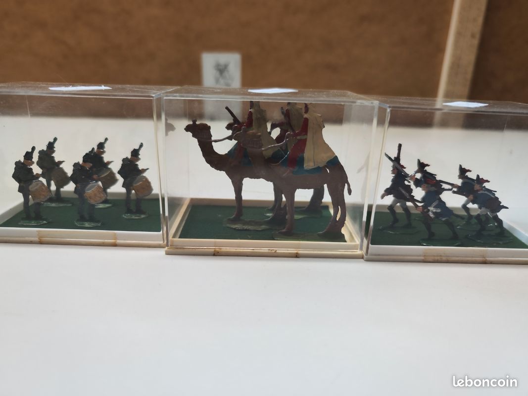 Lot de 6 boîtes de petits soldats en plomb (image 4)