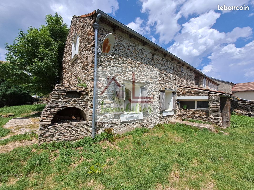 Maison 6 pièces 176 m² · à La Bastide-Puylaurent · 176 m² · 95 000 €