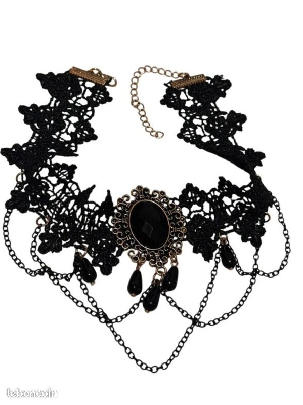 Choker Dentelle Blanc & Acier Inoxydable – Collier Gothique Croix Strass – Carla_Creation