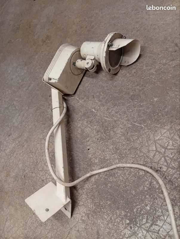 Ancien rare et énorme projecteur industriel