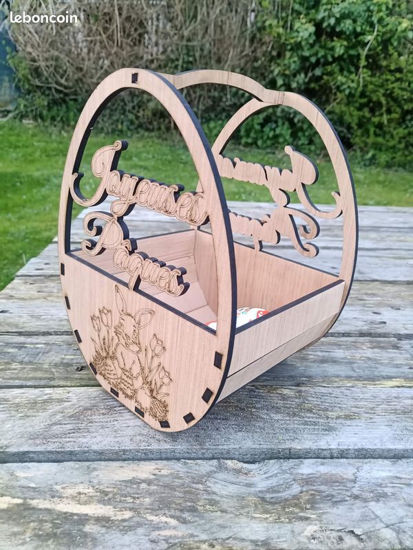 Panier de Pâques en bois avec anse en papier et jolie poule à pois