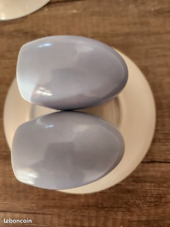 Salière et poivrier en forme d'œufs décor Calimero plateau