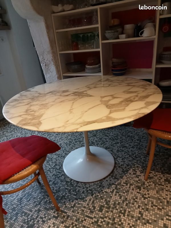 Particulier vend table tulipe ronde Knoll Saarinen (image 1)