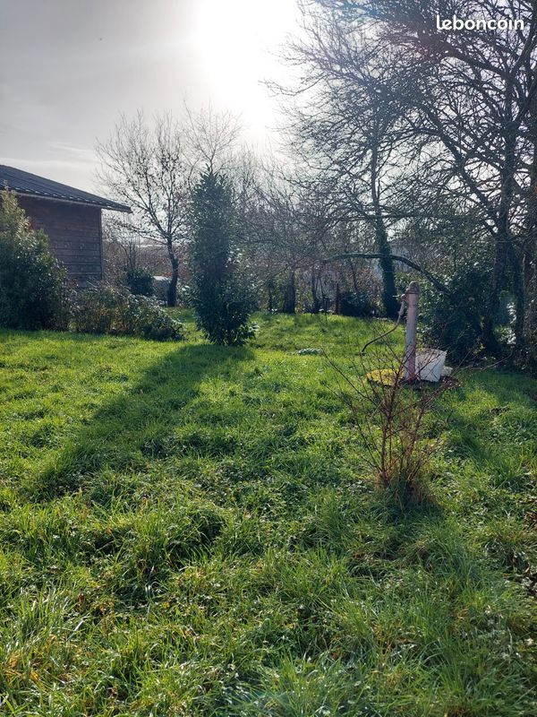 Terrain constructible · à Ansac-sur-Vienne · 10 850 €