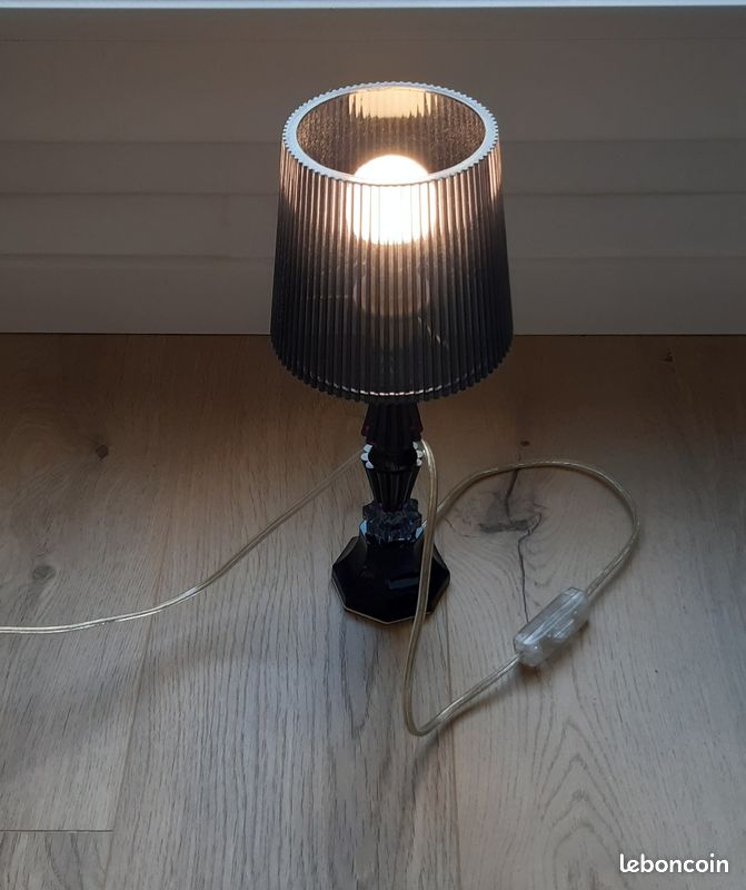 Lampe design noire (image 2)