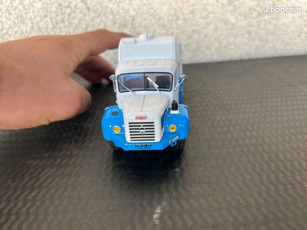 CAMION BERLIET GLR bi foudre marque LOMI plastique vintage norev