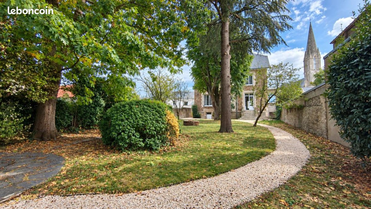 Maison 9 pièces 292 m² · à Carquefou · 292 m² · 3 412 €/mois