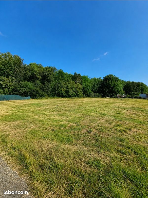 Terrain 900 m² · à Sainte-Même · 900 m² · 26 600 €