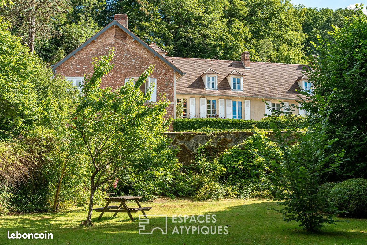 Maison 14 pièces 312 m² · à La Celle-les-Bordes · 312 m² · 990 000 €