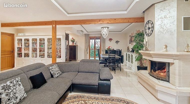 Maison familiale sur quatre niveaux : volumes et confort moderne