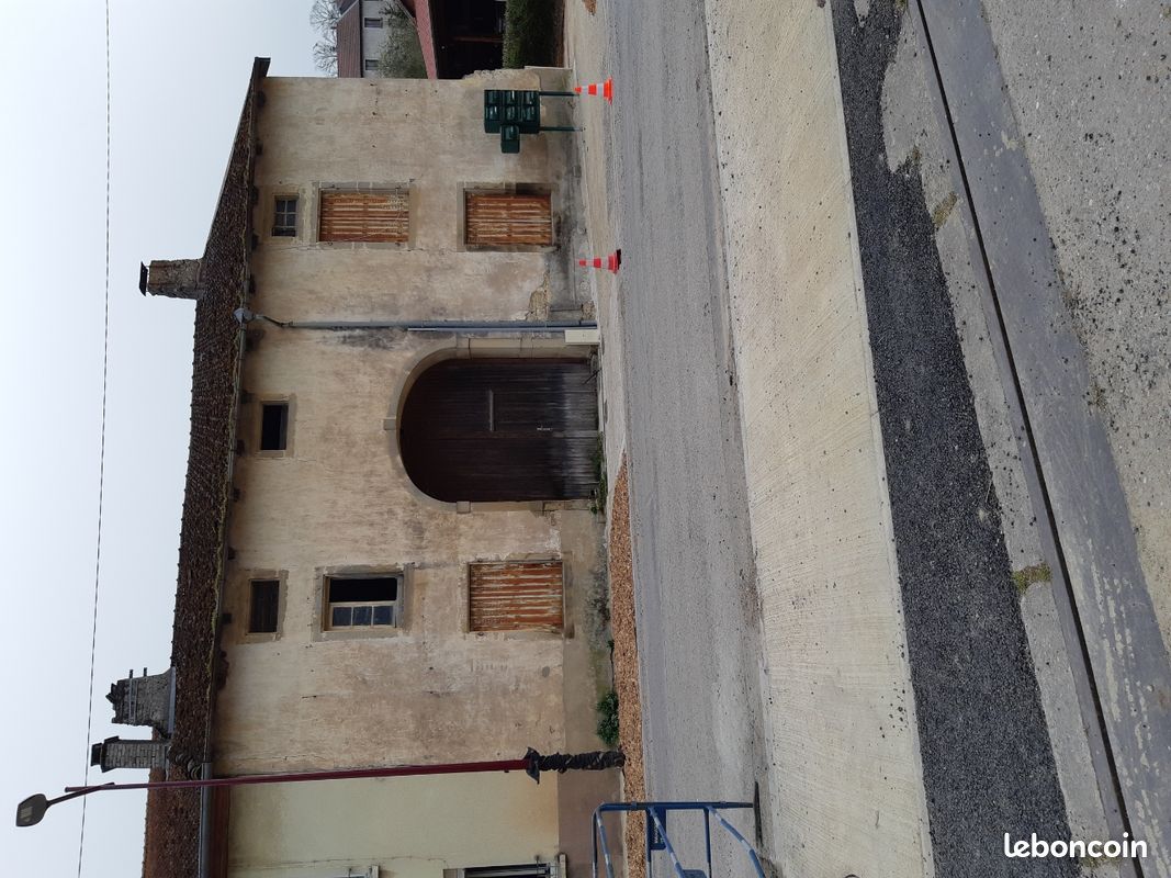 Local commercial 10 pièces 190 m² · à Ambacourt · 190 m² · 35 000 €