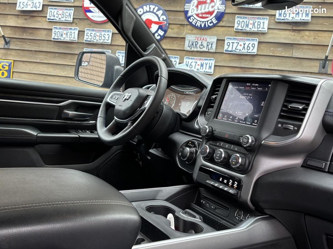 Dodge RAM 1500 Big Horn Punisher 5.7 V8 HEMI 401 ch 4x4 – GPL – CarPlay – Attelage (image 18)