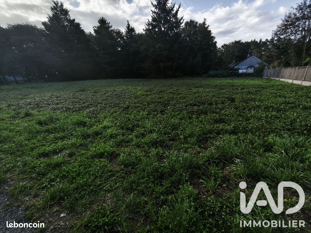 Terrain 1663 m² · à Villefranche-sur-Cher · 1 663 m² · 37 800 €