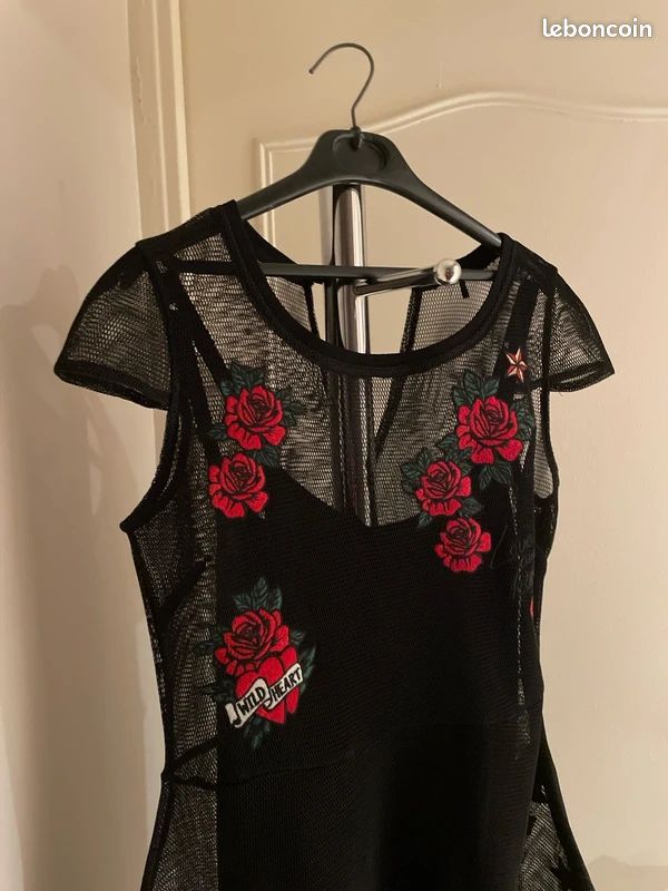 Robe Noire En Dentelle Guess Taille M - Neuve Avec étiquettes, Longueur Genou