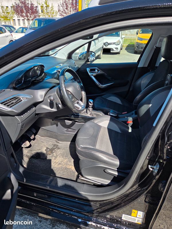 PEUGEOT 2008 1.6 EHDi 115 FAP Allure (image 4)
