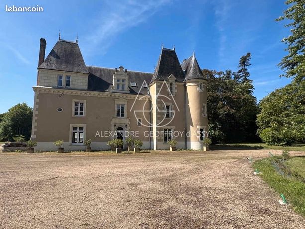 Château 12 pièces 2 000 m²