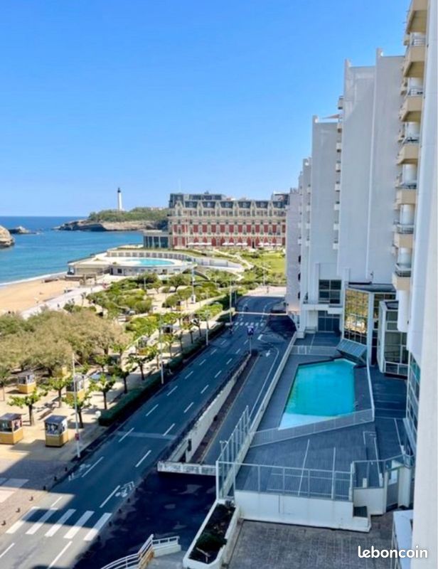 Terrasse vue mer dans résidence au centre-ville avec piscine (image 3)