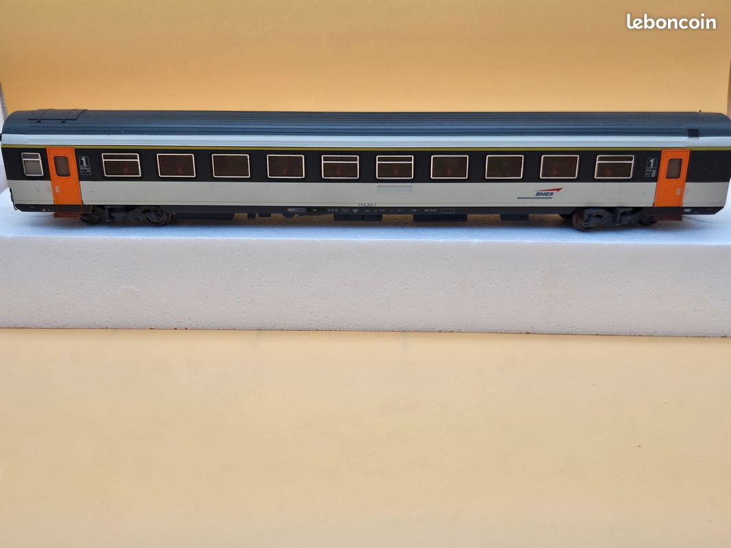 Voiture Corail FS Classe 1 – Lima Collection – Modèle Réduit Ferroviaire