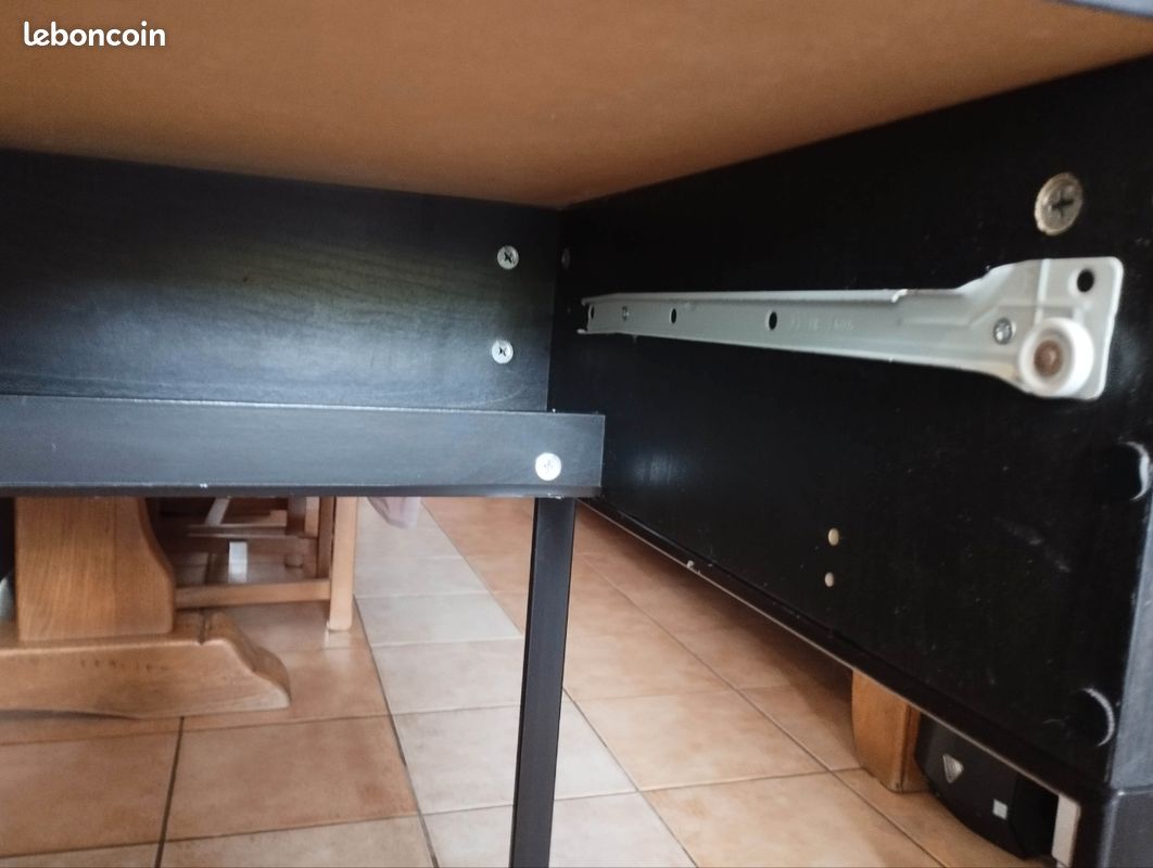 Vente ou échange - Bureau Micke Ikea état satisfaisant (image 3)
