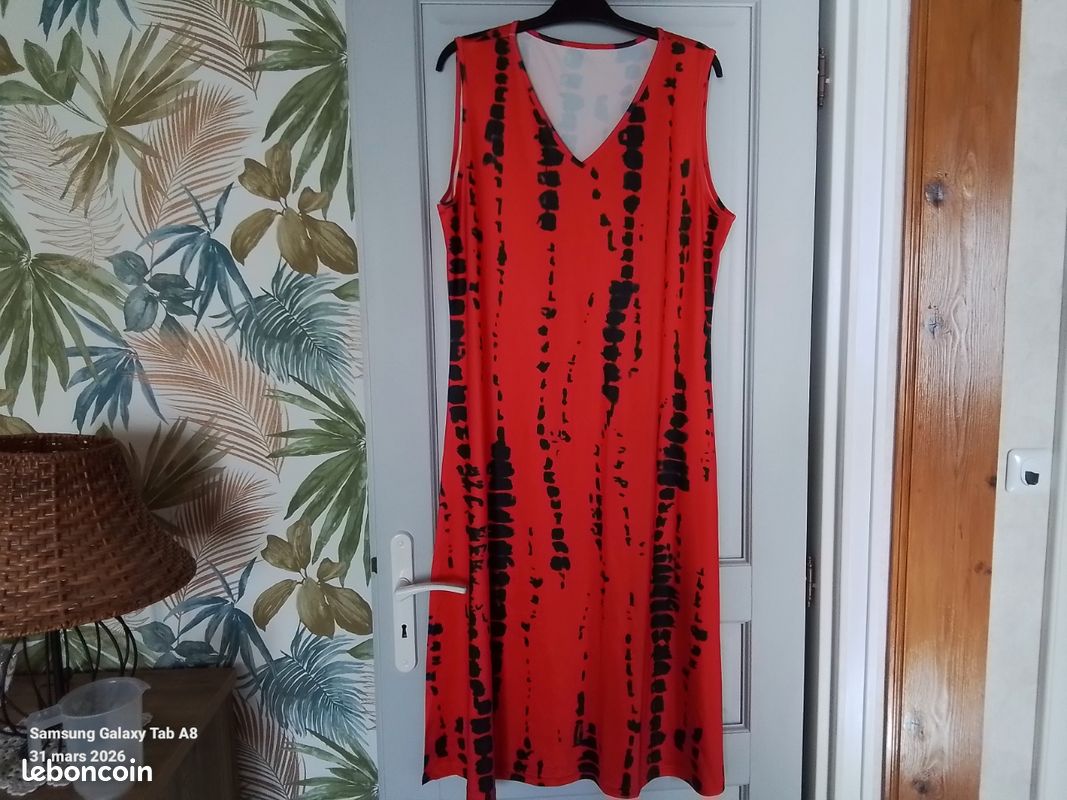 jolie robe noire et rouge neuve taille 46 (b