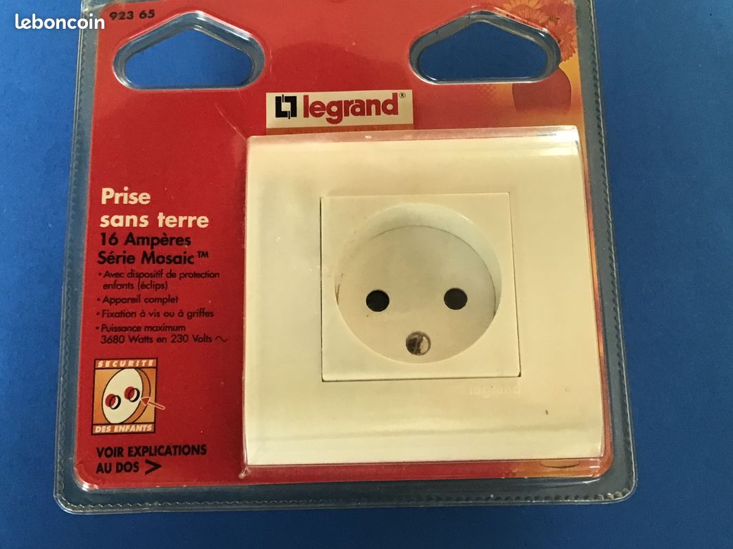 lot Legrand Mosaic 50 ancien prise 2P + interrupteur + plaque 3 modules 77205 - Vendu