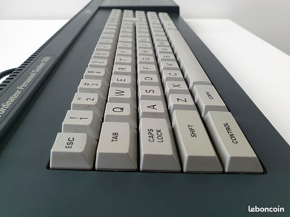 Lot Amstrad CPC 6128 + Moniteur CTM 644 Avec Joysticks – Fonctionnel