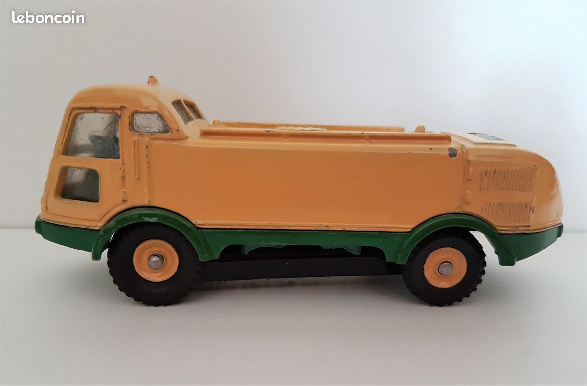 Dinky Toys 596 - Arroseuse Balayeuse L.M.V. Avec Cabine Vitrée (occasion)