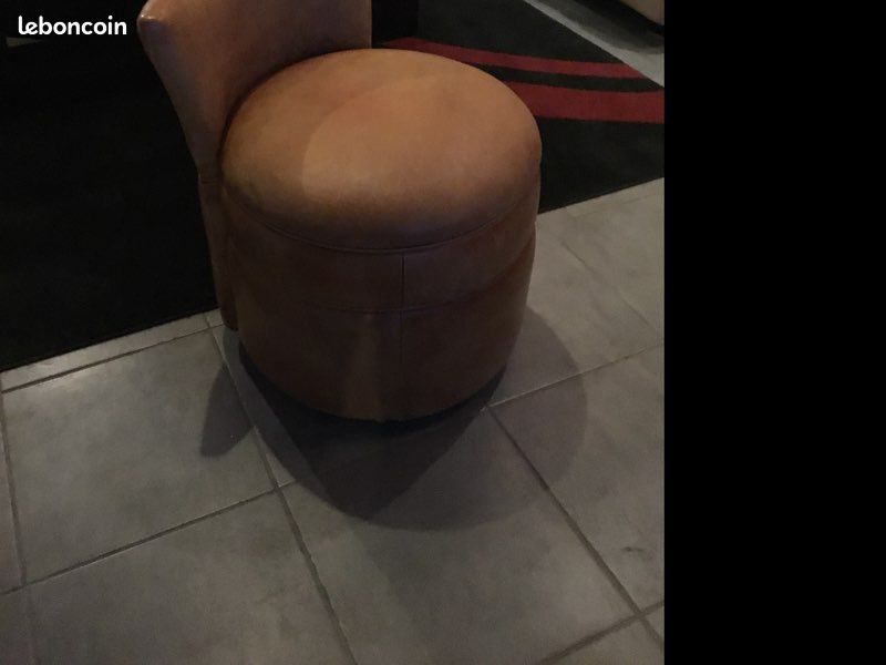 Petit Fauteuil en cuir fauve (image 1)