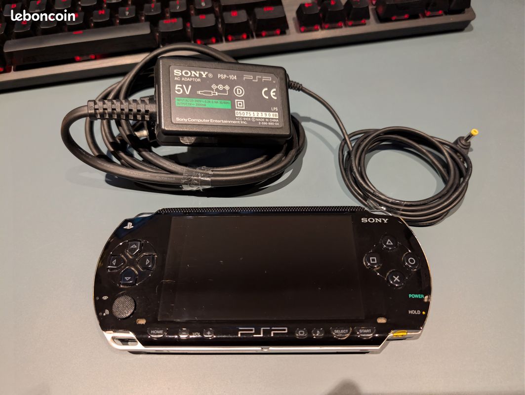 Console Sony PSP 1004 Blanche – Avec Boîte Et 10 Jeux (PAL)