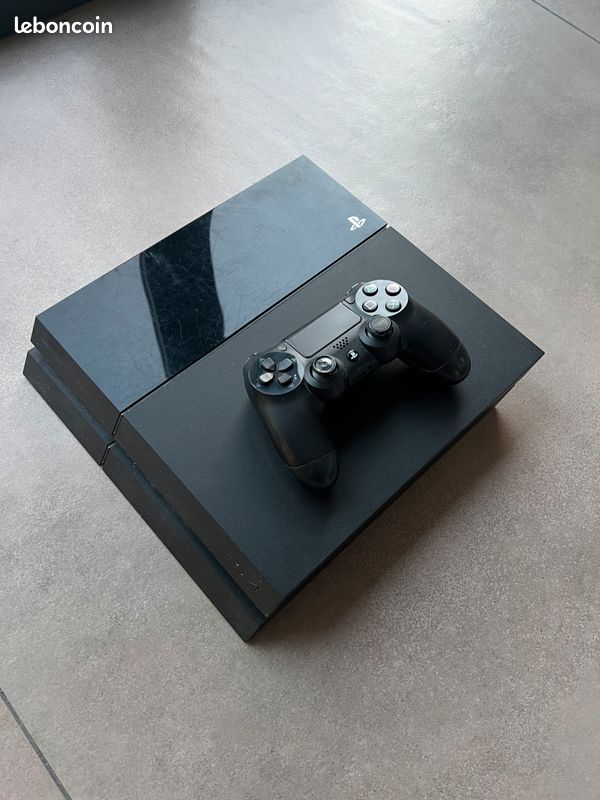 PlayStation 4 (image 2)