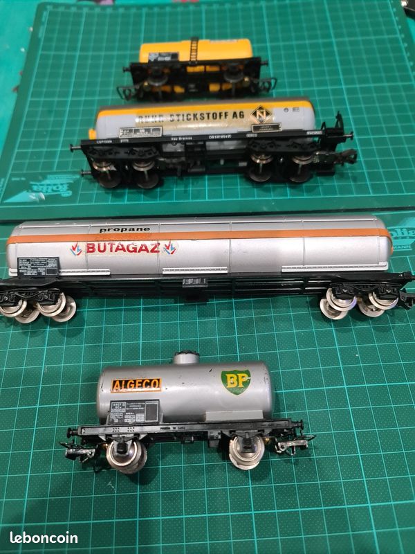 Set de 2 wagons citernes à 3 essieux SNCF ALGECO époque III