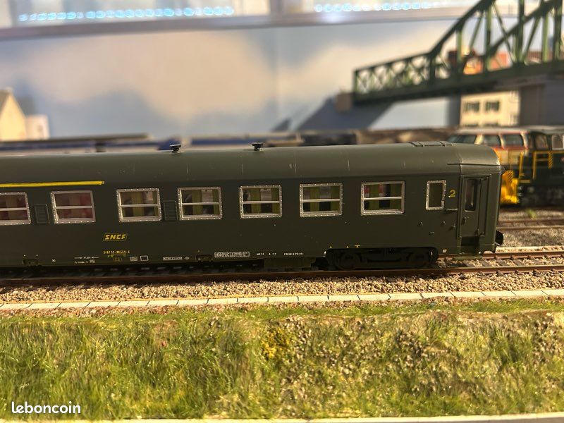 Voitures de voyageurs argentés Hornby pour modélisme