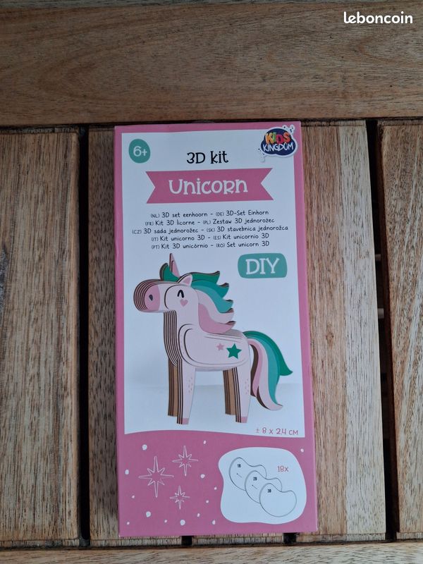 DAOUZL – Kit Bricolage Licorne En Bois 36 Pièces : 8 Licornes, 8 Ailes, 12 Peintures, Pinceaux, Colle Phosphorescente, Poudre Dorée, Strass – Créatif Et Lumineux – Dès 3 Ans – Cadeau Idéal