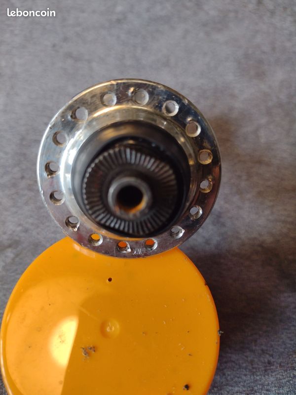 Moyeux avant Shimano STX RC HB-MC33 parallax 100 - Équipements vélos