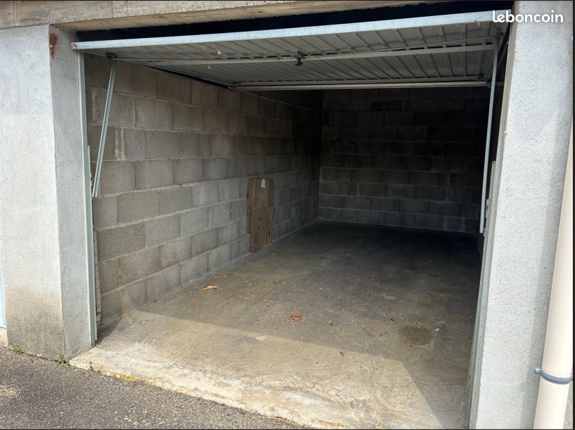 Parking Feurs · 60 €
