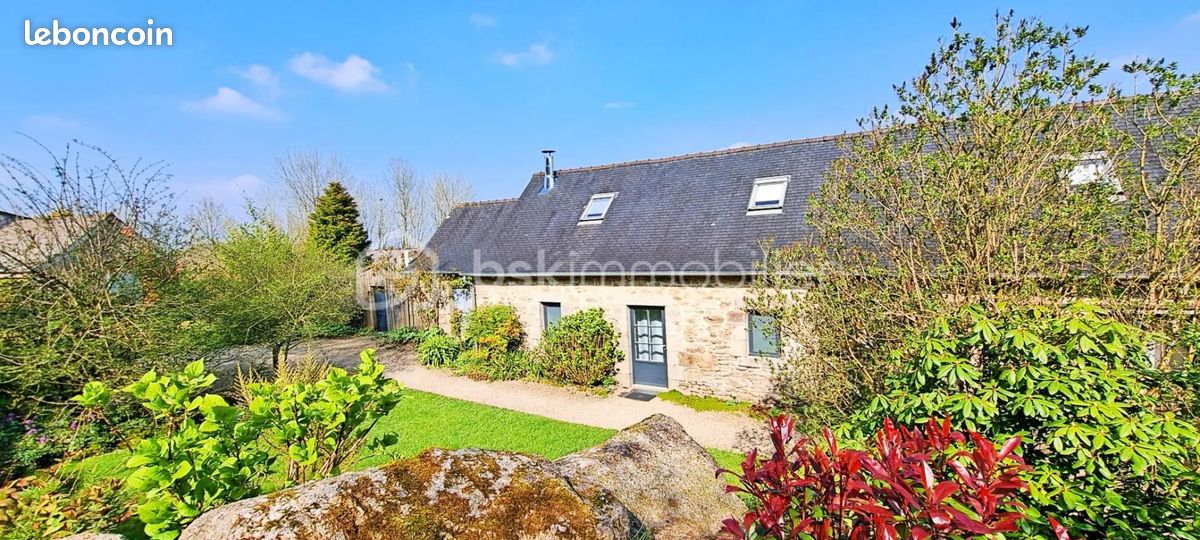 Maison 8 pièces 200 m² · à Commana · 200 m² · 469 000 €