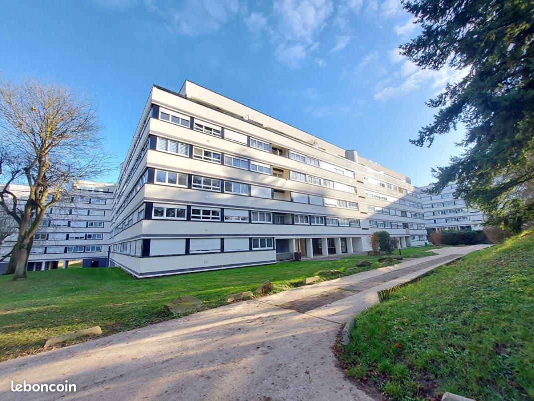 Appartement 6 pièces 96 m² · à Pontoise · 96 m² · 150 000 €