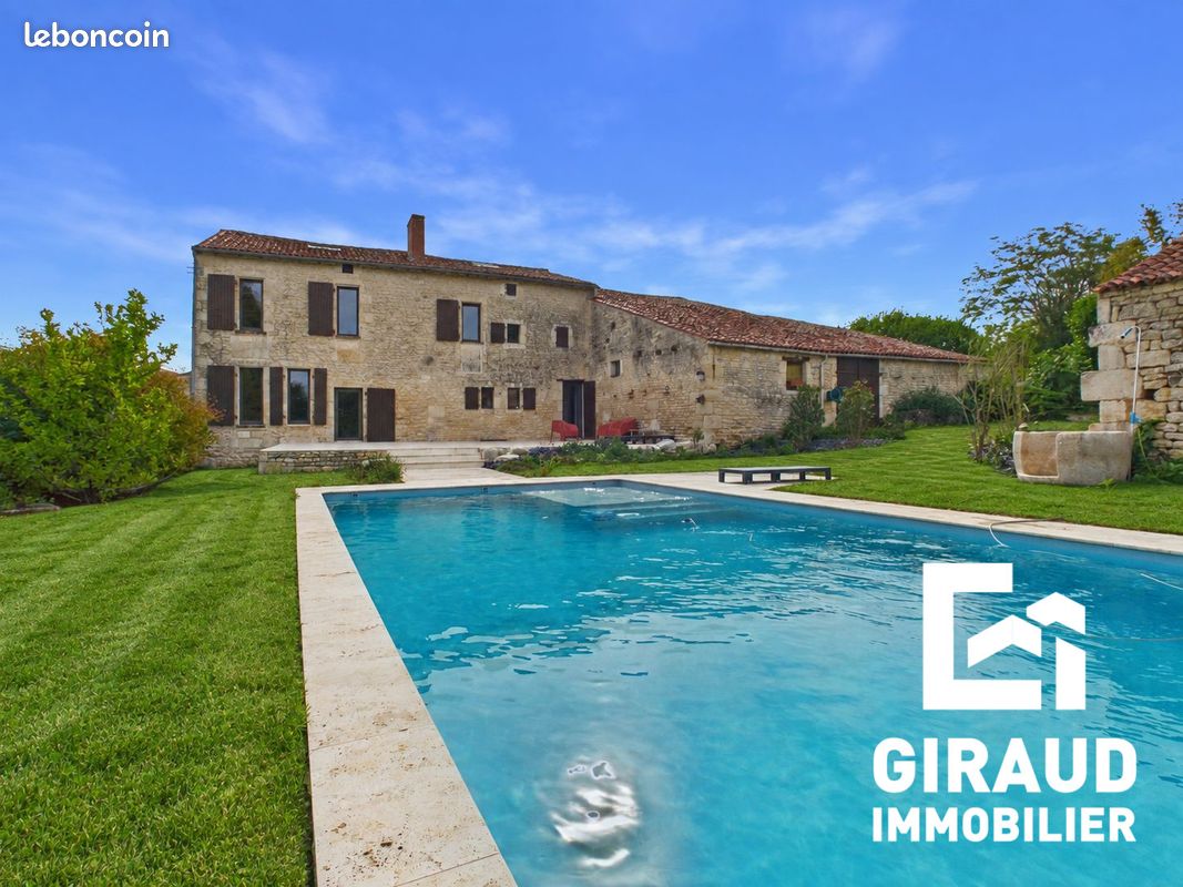 Maison 9 pièces 320 m² · à Longèves · 320 m² · 572 000 €