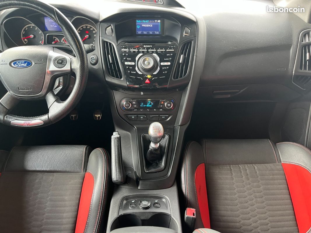 FORD FOCUS ST 2.0 SCTi 250 CV EcoBoost + SIÈGES CHAUFFANTS RECARO + BLUETOOTH + RADAR DE RECUL (image 23)
