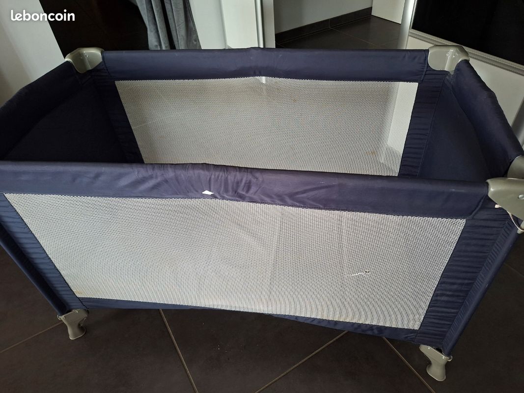 Lit parapluie+matelas +gigoteuse (image 1)