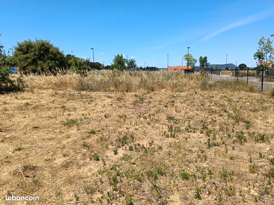 Terrain 313 m² Laudun L Ardoise · à Laudun-l'Ardoise · 132 525 €
