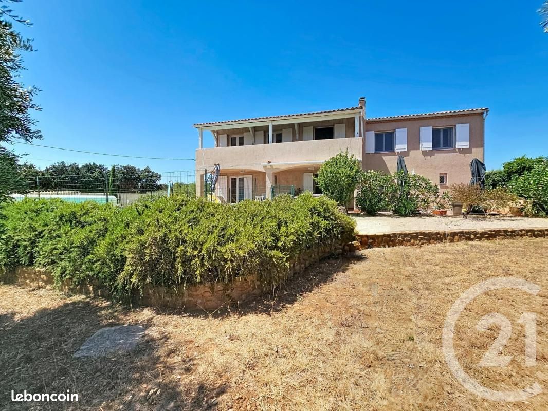 Maison 7 pièces 165 m² · à Aureille · 165 m² · 558 000 €