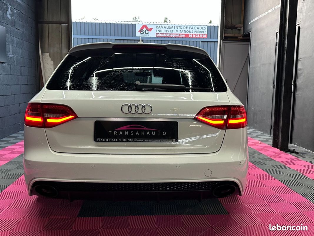 AUDI RS4 AVANT V8 4.2 FSI 450 Quattro S Tronic 7 / PACK CARBONE INTÉRIEUR / VOLANT MÉPLAT / SIÈGES ÉLECTRIQUES (image 3)