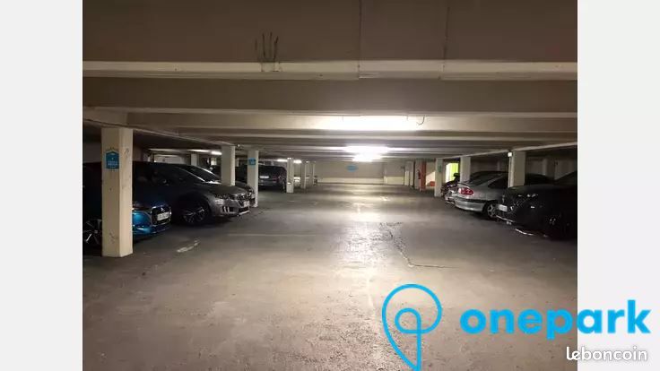 Parking 12 m² · à Paris · 12 m² · 102 €