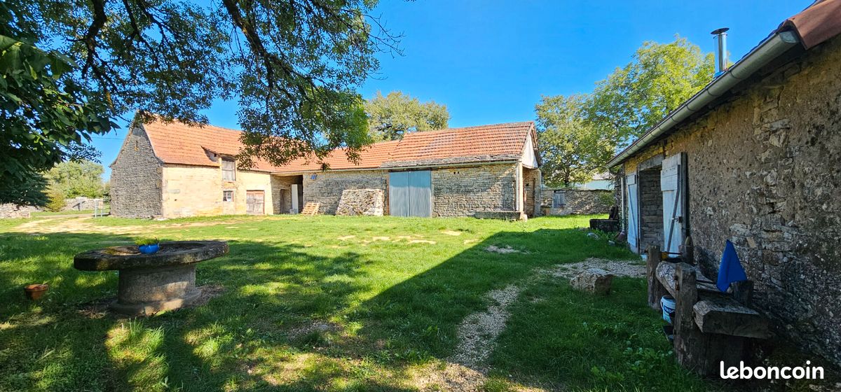 Local commercial 2 pièces 200 m² · à Promilhanes · 200 m² · 102 000 €