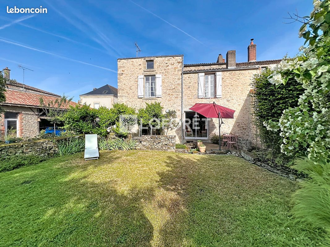 Maison 7 pièces 178 m² · à Mortagne-sur-Sèvre · 178 m² · 336 000 €