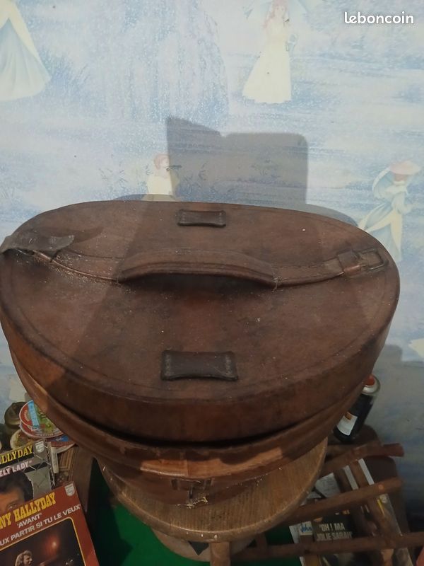 Ancienne boîte à chapeaux (image 1)