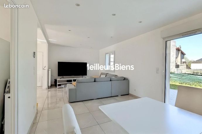 https://img.leboncoin.fr/api/v1/lbcpb1/images/50/85/eb/5085ebdb0a22d5f88440db863a7566ad4300f442.jpg?rule=ad-image