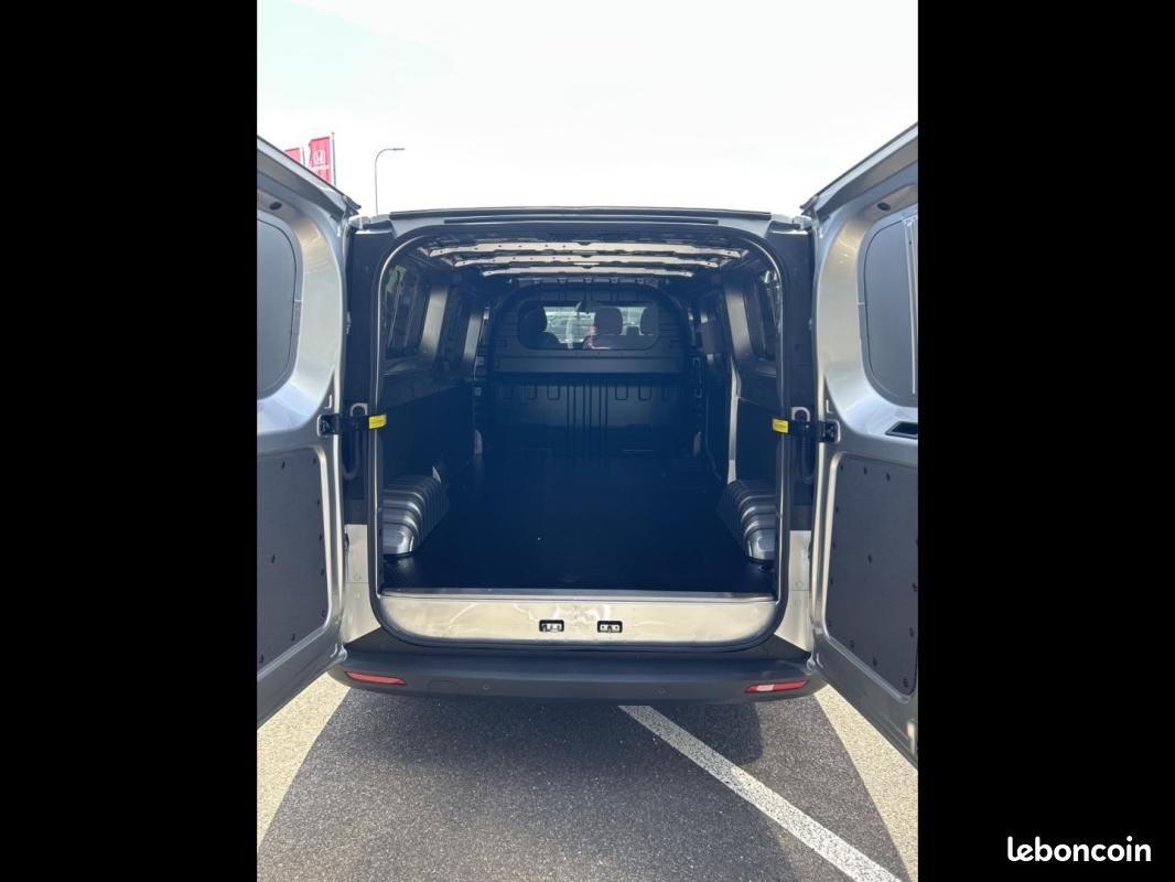 Maxus DELIVER7 Fg e- L2H1 77 kWh (image 19)