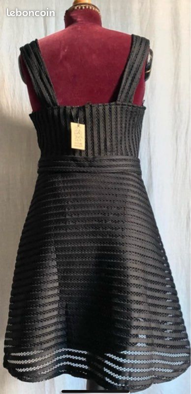 Robe de soirée noire chic évasée